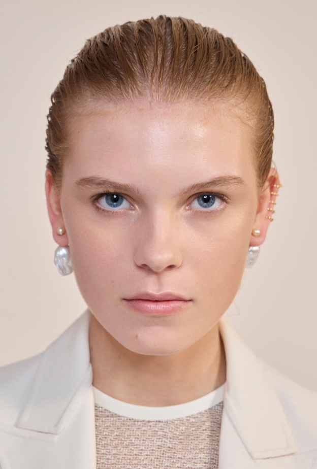 أسباب تقشر الوجه واحمراره وكيفية علاجه