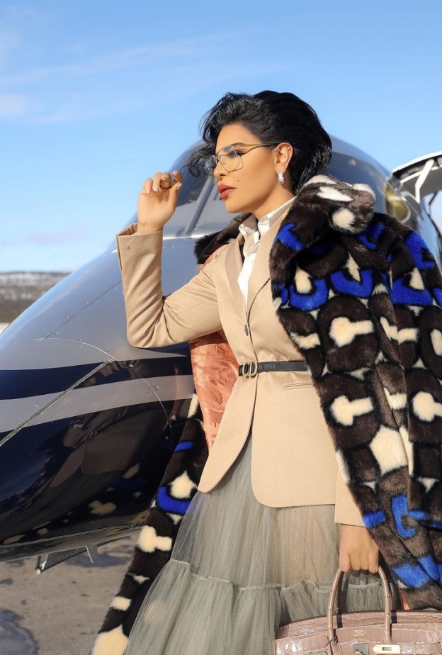 مجوهرات لا تفارق النجمات خلال السفر