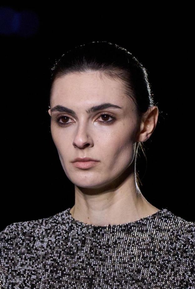 فوائد زيت القطران للوجه وطرق استخدامه