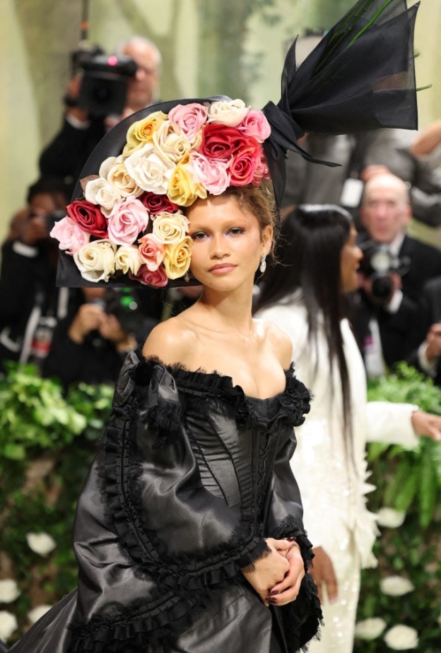 إطلالات مجوهرات النجمات خلال ميت غالا على مرّ السنوات