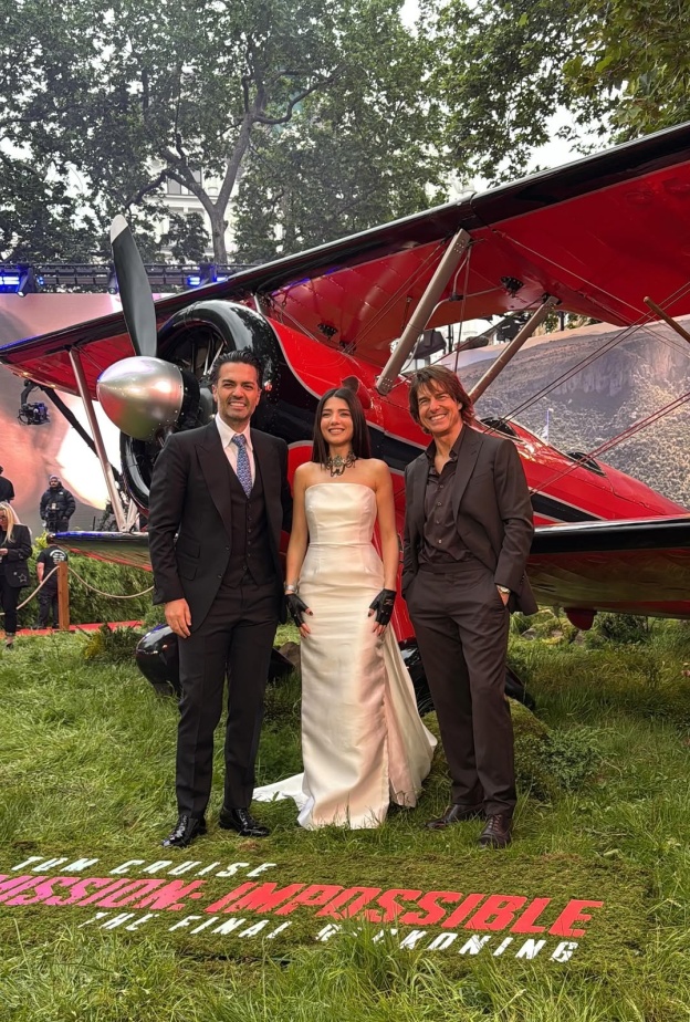 توم كروز مع نارين بيوتي