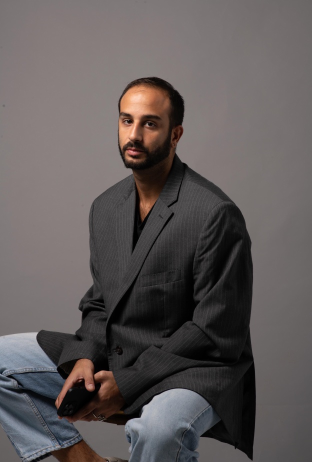 مدير قسم الأزياء في "هي" جيف عون.. رغبة دائمة في اكتشاف الجمال من زوايا جديدة