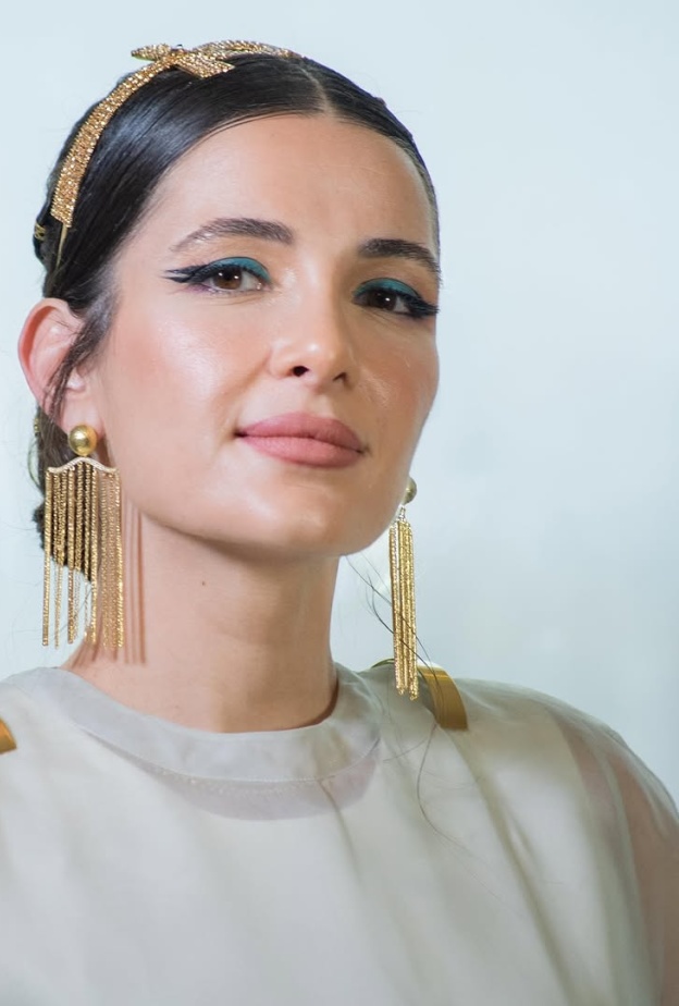 شام الذهبي بموضة المكياج الفرعوني