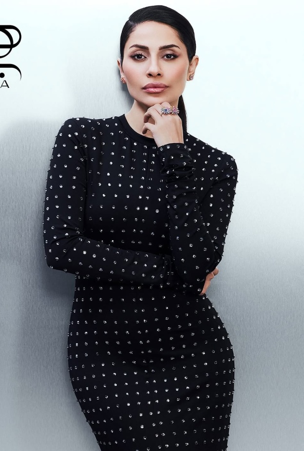 إلهام علي نجمة غلاف مجلة "هي"