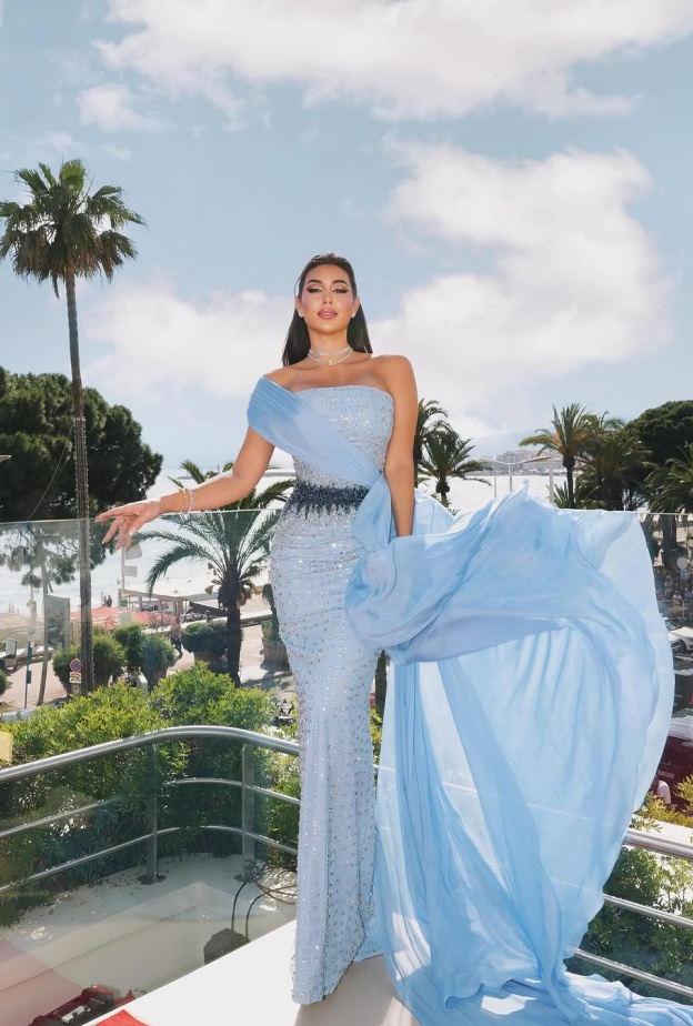 ياسمين صبري بالفستان الأزرق في مهرجان كان