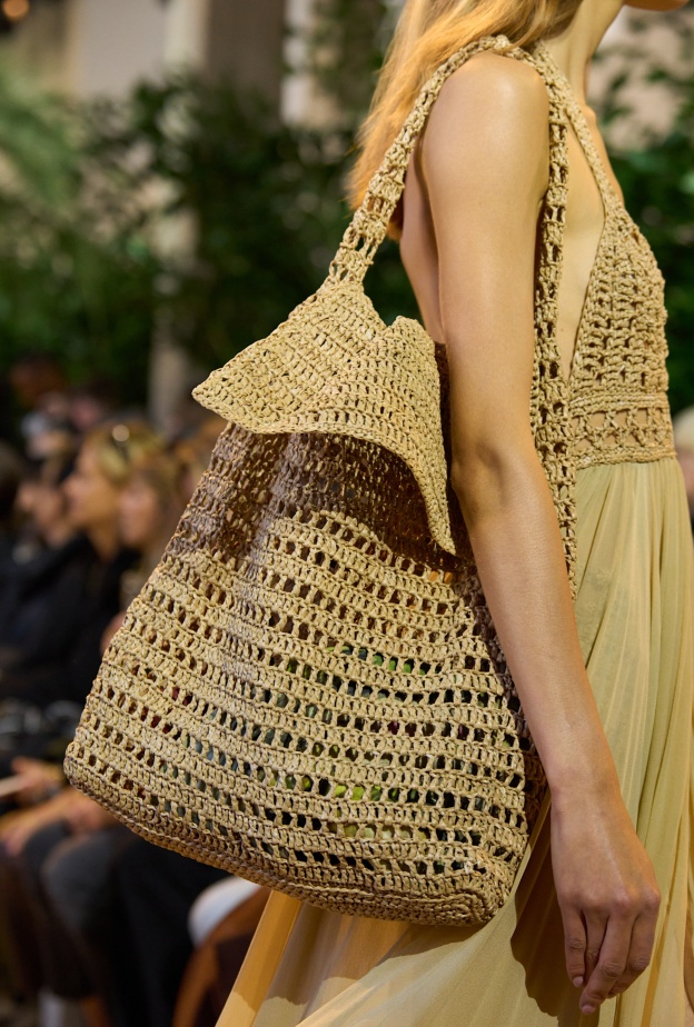 شنط الكروشيه مميزة من Elie Saab