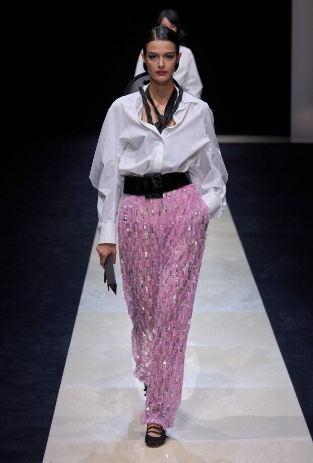 البناطيل اللامعة من الترتر من Emporio Armani