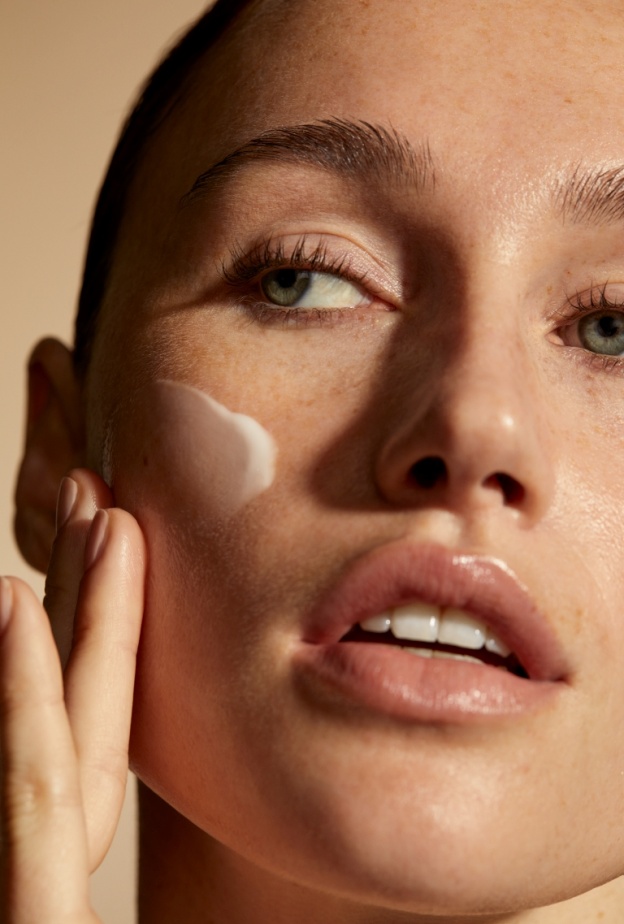 سبا سينسيز في فندق كمبينسكي سنترال أفينيو دبي يقدم علاجات الوجه بالتعاون مع Aromatherapy Associates