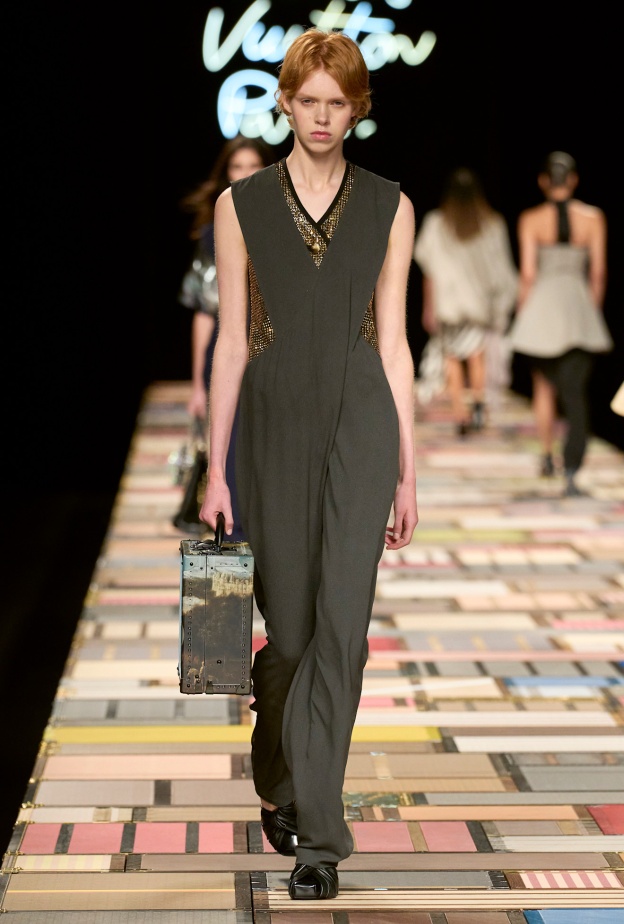 إطلالة من Louis Vuitton
