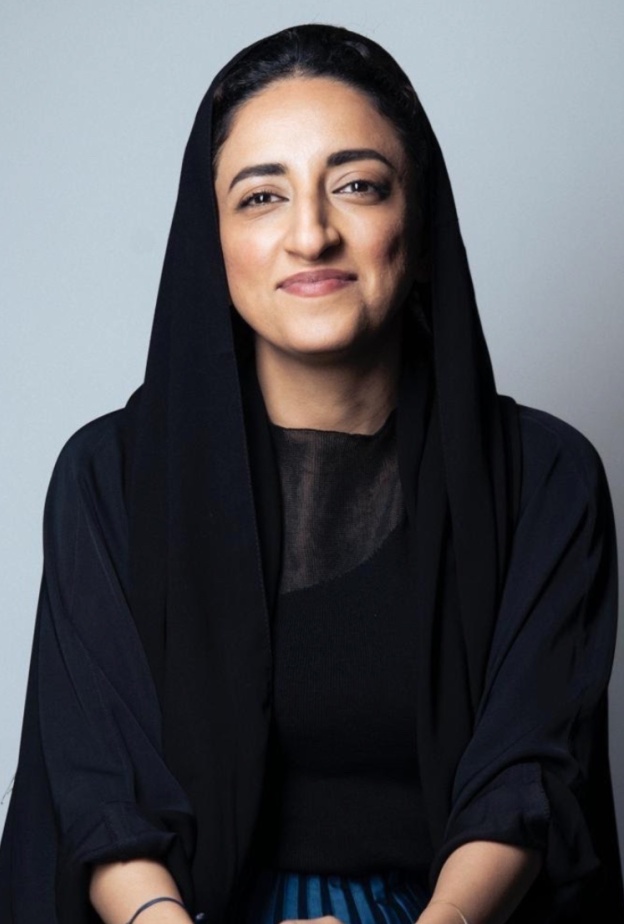 خاص لـ"هي": الفنانة السعودية إلهام الحتان الدوسري.. حين يصبح الفن مرآة للهوية وذاكرة للمجتمع