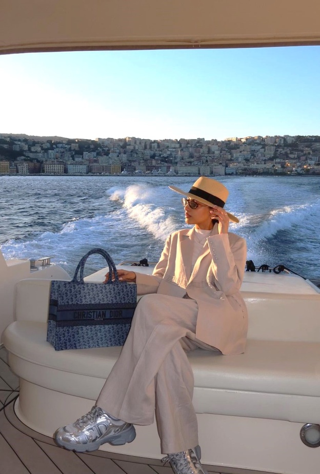 يارا النملة في جزيرة كابري ايطاليا