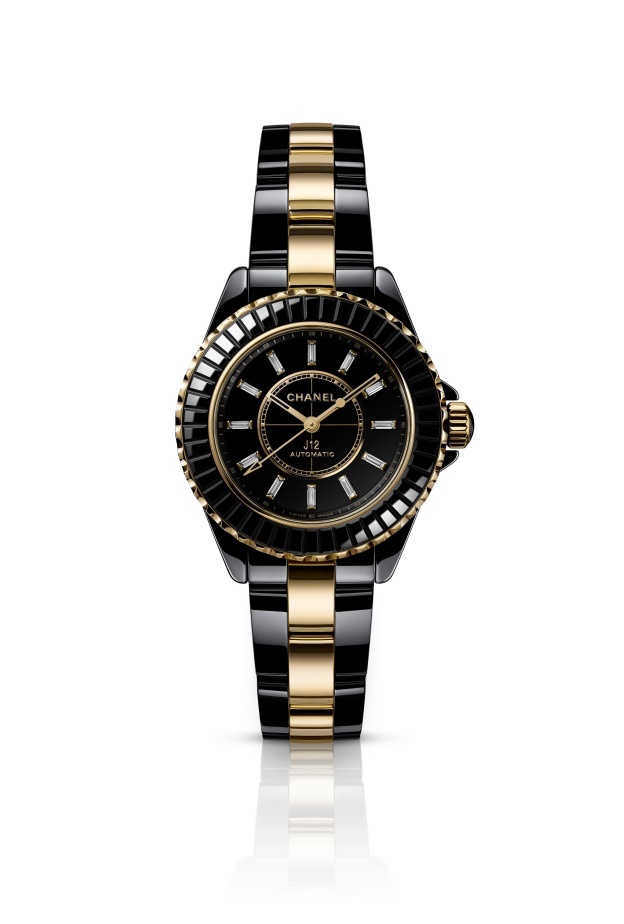 أناقة رياضية متقنة في ساعة CHANEL J12 من الذهب والسيراميك