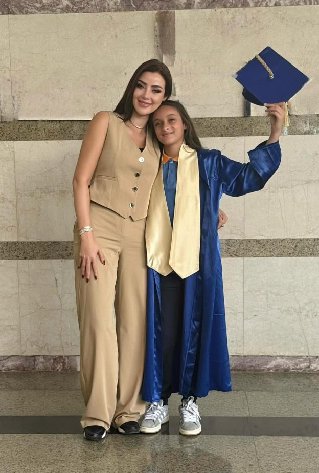 ابنة رضوى الشربيني تخطف الأنظار بجمالها