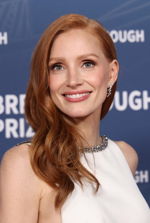 مكياج العيون اللامع والبرونزي من إطلالة Jessica Chastain