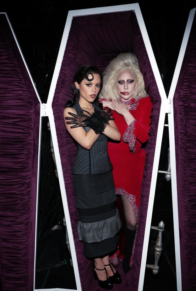 ليدي غاغا وجينا أورتيجا