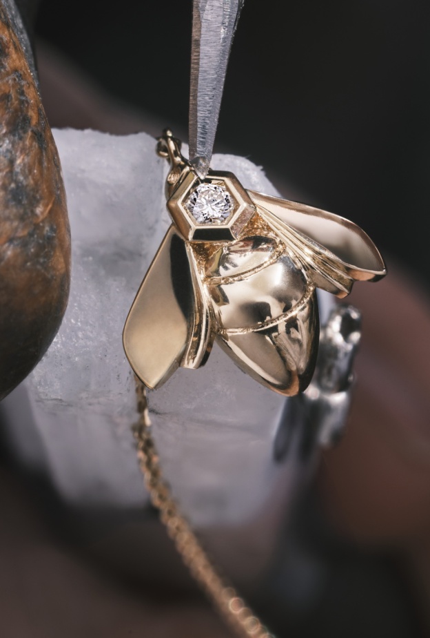 CHAUMET_Bee de Chaumet pendant