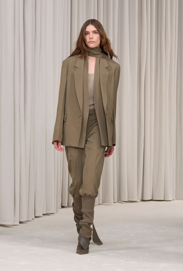إطلالة من Ferragamo
