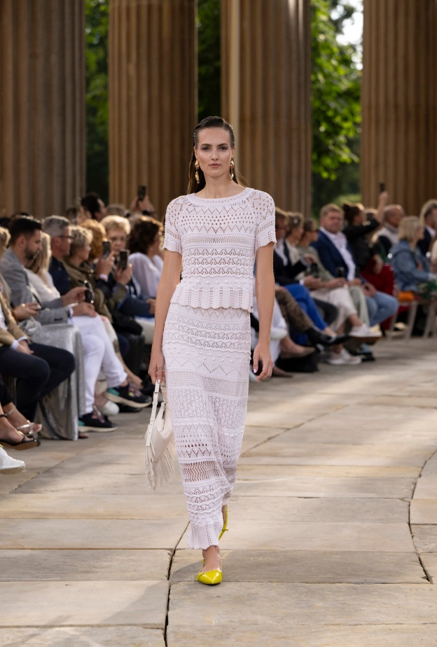 موضة توبات الكروشيه لإطلالات الصيف