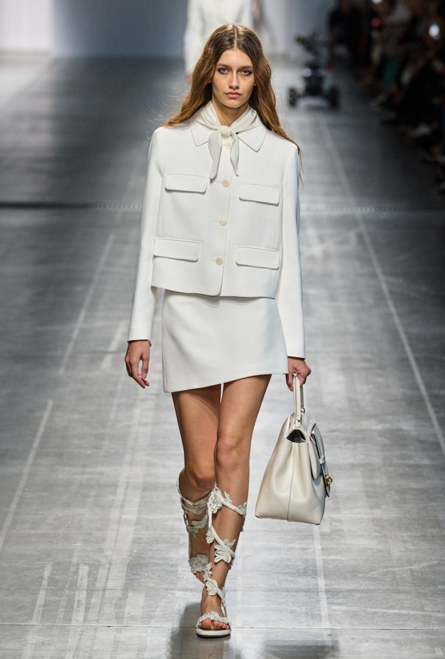 إطلالة من Ermanno Scervino