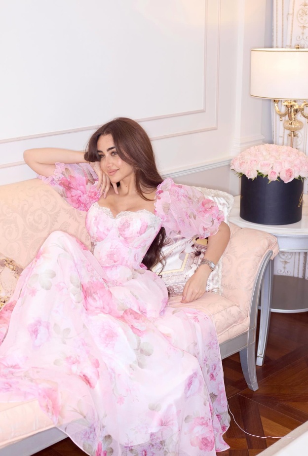 هنا الزاهد