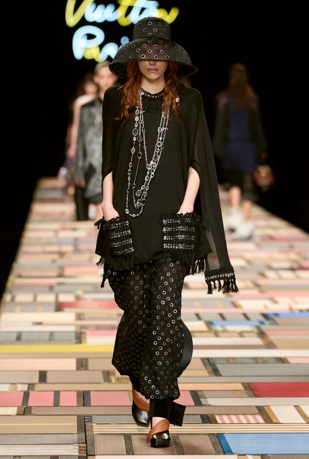 إطلالة من Louis Vuitton