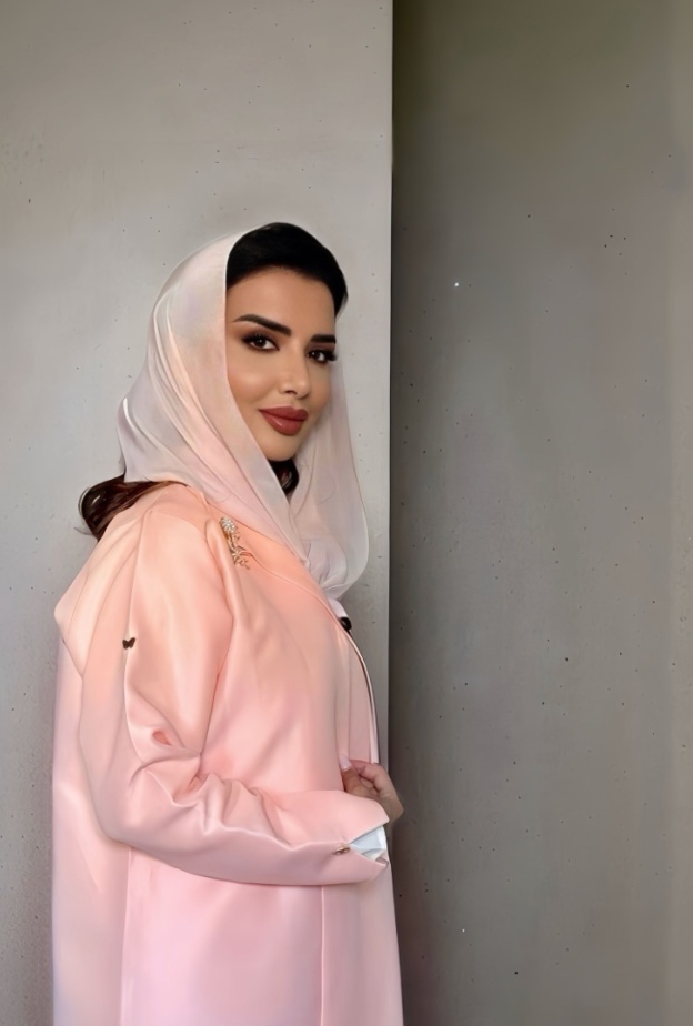 خاص لـ"هي": كاتبة السيناريو السعودية منال العويبيل.. خيال نقدي يعيد رسم المشهد المحلي
