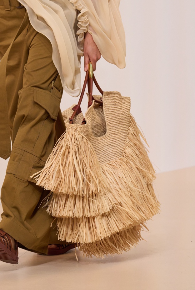 حقيبة قش مزينة بالشراشيب من Zimmermann 