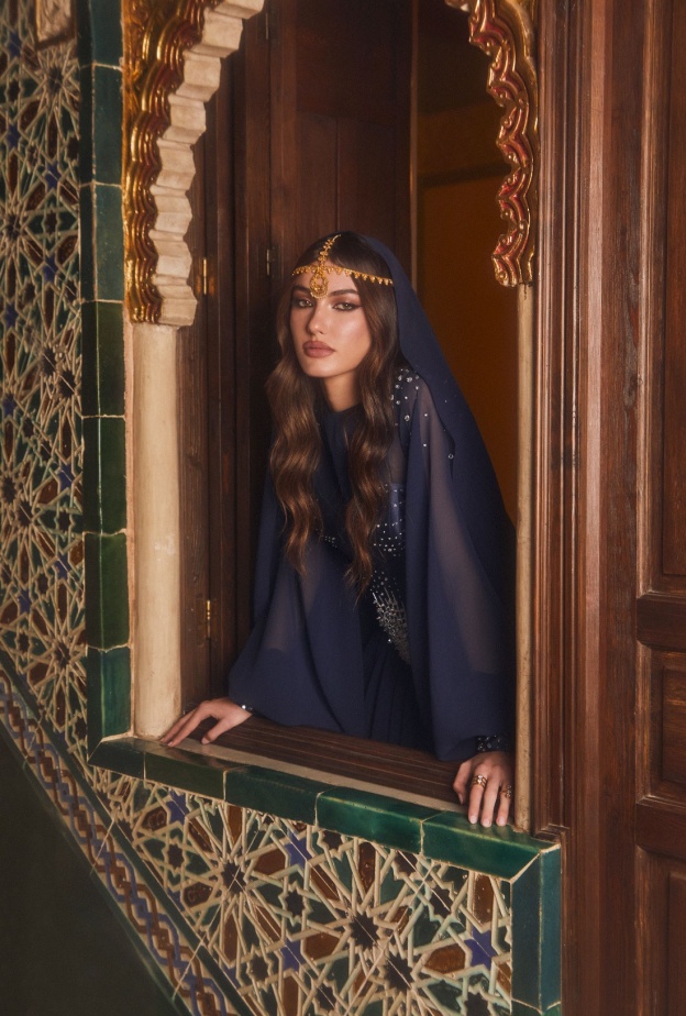 خاص لـ"هي": بين خيوط العنكبوت وزخارف العمارة الإسلامية، فرح المِسباح تنسج مجموعتها الجديدة