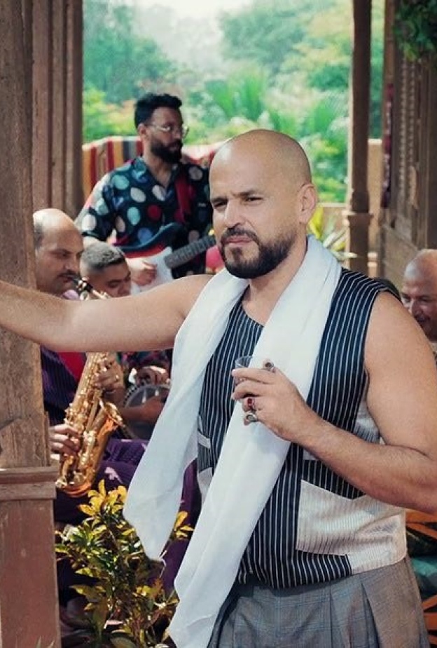 أبو يطلق ألبوم "توبة" بإطلالة شعبية لأول مرة