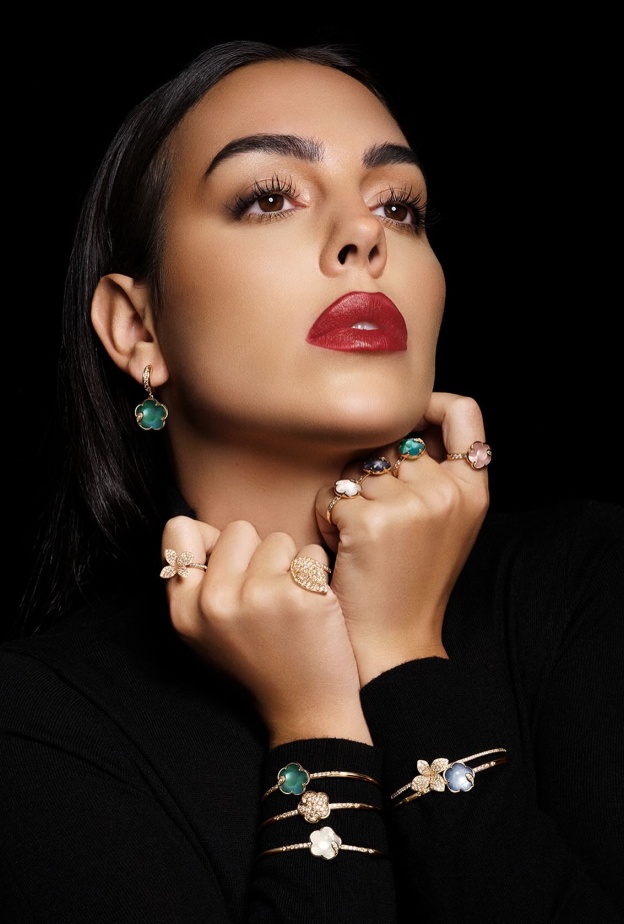 جورجينا ردوريغيز Georgina Rodriguez تُبهرنا بتصاميمها الإبداعية من دار بروني Pasquale Bruni الراقية