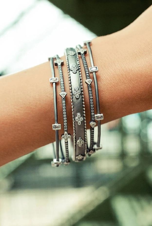 سوار Clover Stackable من FREIDA ROTHMAN