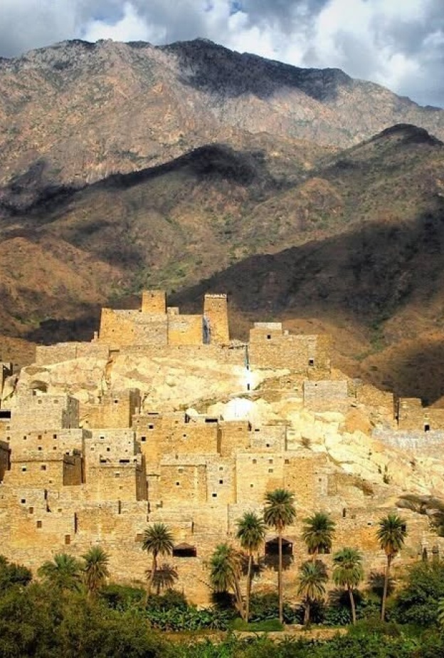 صورة نجلاء الخليفة الفائزة بمسابقة منظمة السياحة العالمية