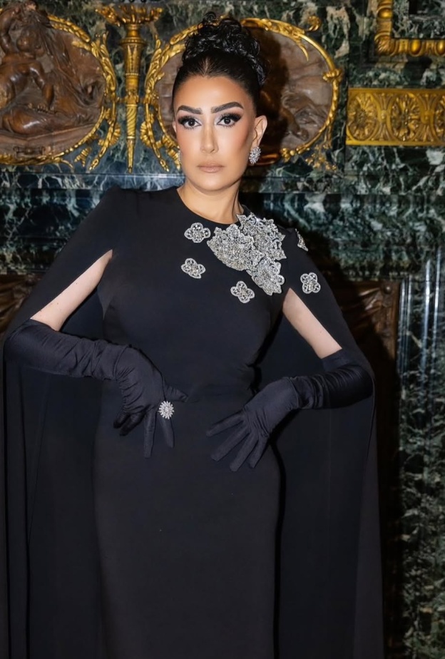 غادة عبدالرازق تظهر على كرس متحرك