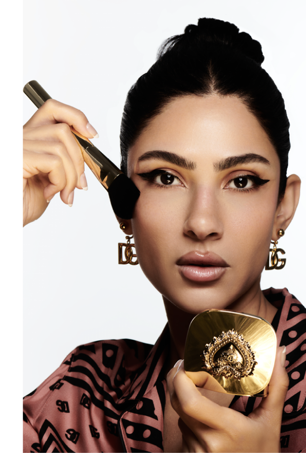 هدى المفتي.. الامتنان والعطاء والرحلة مع Dolce&Gabbana