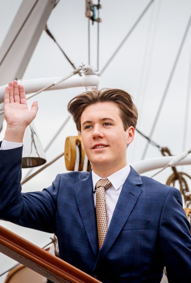 كيف يوازن الأمير كريستيان بين حياته العامة ورغباته الشخصية؟