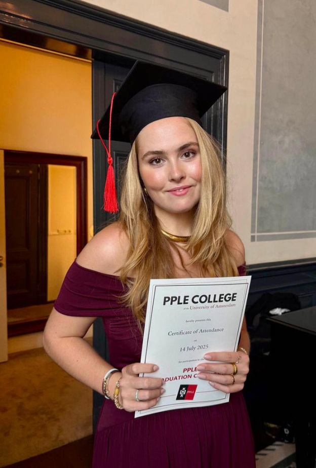 الأميرة كاثرينا أماليا تبهر الجميع بفستانها المكشوف في حفل التخرج