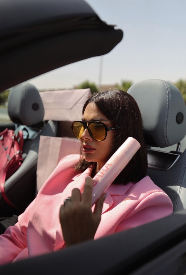 سارة بصراوي تشاركنا نصائح التشميس مع علامتها “SARA.B”