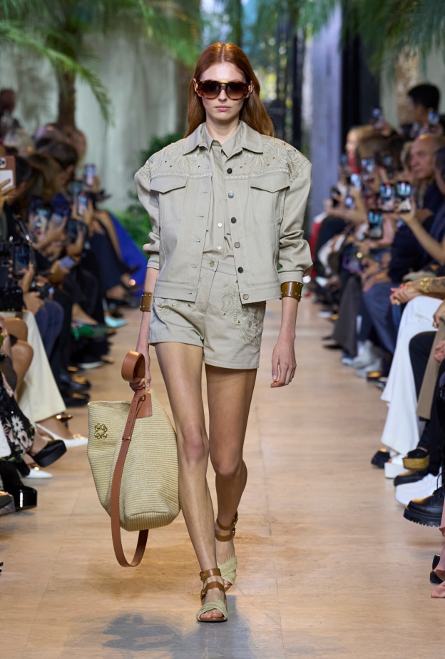 إطلالة من Elie Saab