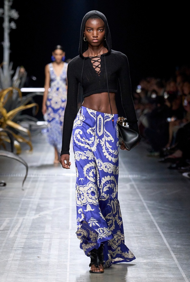 التنورة البوهيمية الطويلة بتصميم من Etro