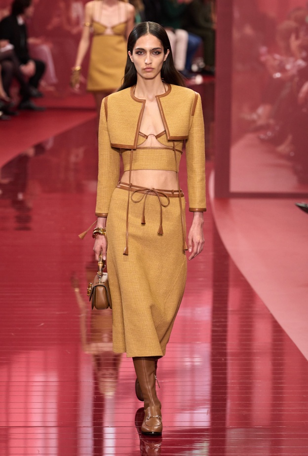 جاكيت كروب بتنسيق مميز من Gucci