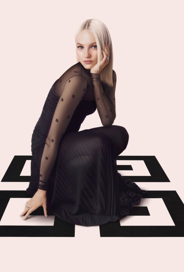 "إرّيزيستيبل نيود فلفت" من Givenchy ينبض بفرحٍ غامر وقوة أنثوية