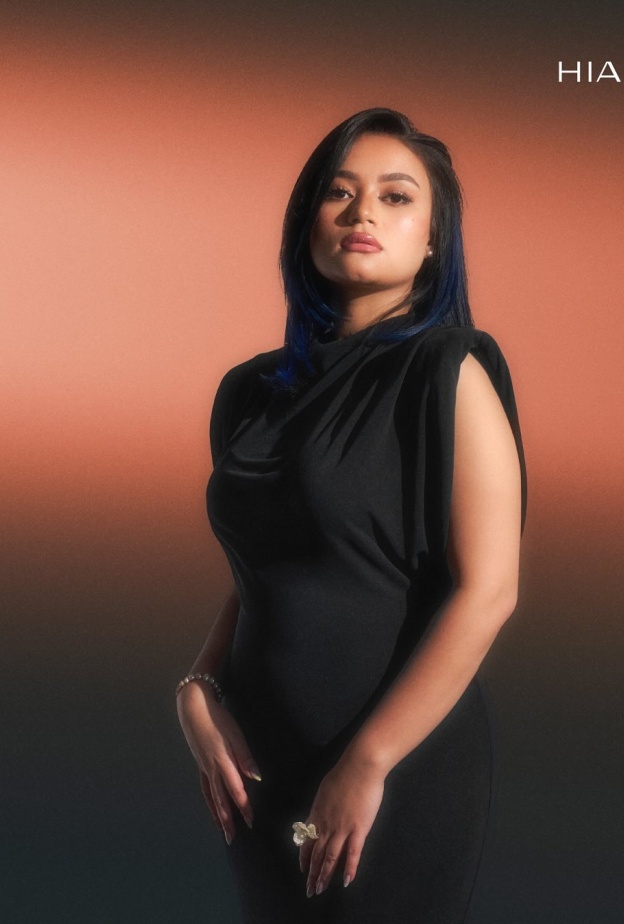 نغم متميز: أمجاد أيمن تبوح لـ "هي" بقصة صوت تشكل بين التقنية والإحساس