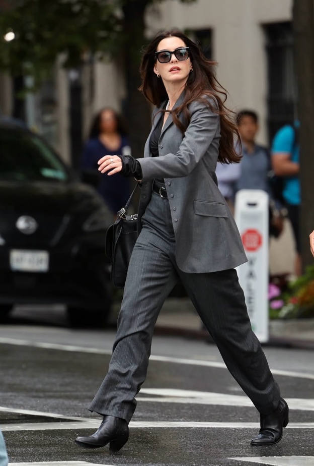 إطلالات ترسم أسلوب آن هاثاواي الجديد في فيلم The Devil Wears Prada 2