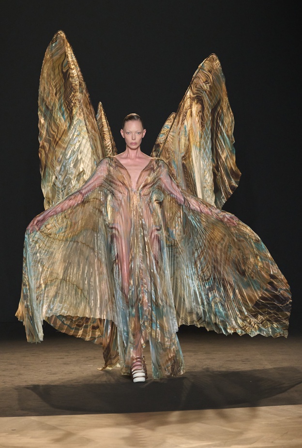 مجموعة Iris Van Herpen للأزياء الراقية لخريف وشتاء 2026-2025