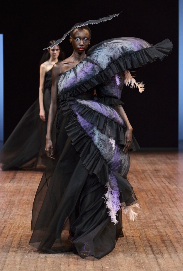 مجموعة Viktor & Rolf الراقية لخريف وشتاء 2025-2026