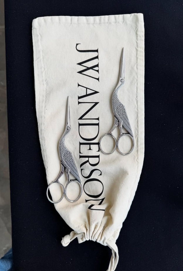 يطلق المصمم جوناثان أندرسون نهجاً جديدًا لعلامة JW Anderson