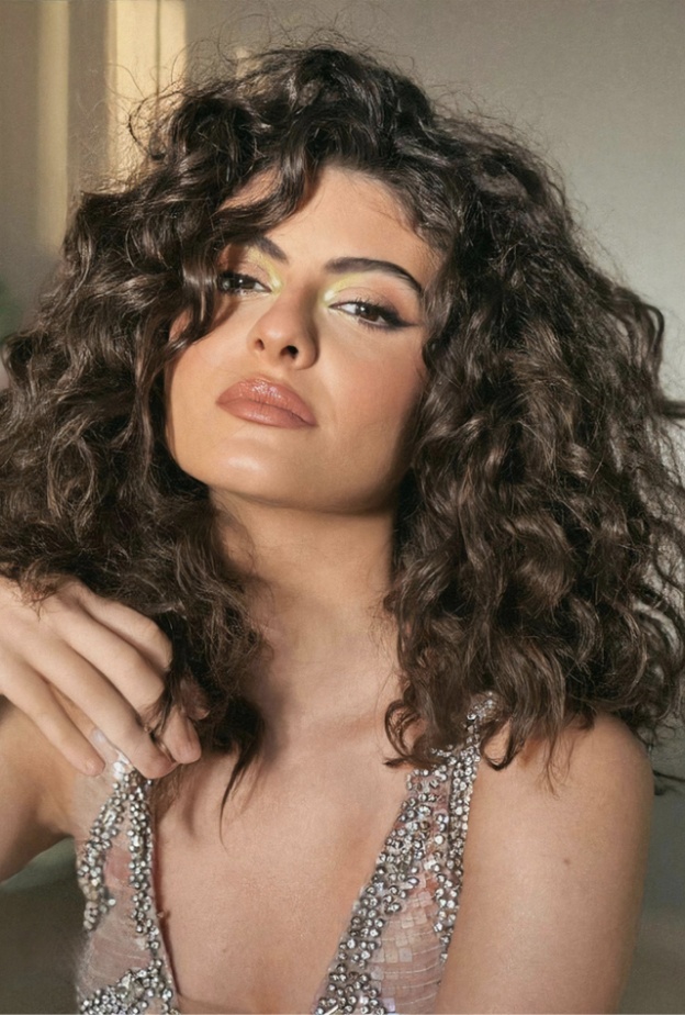 النجمة تارا عبود