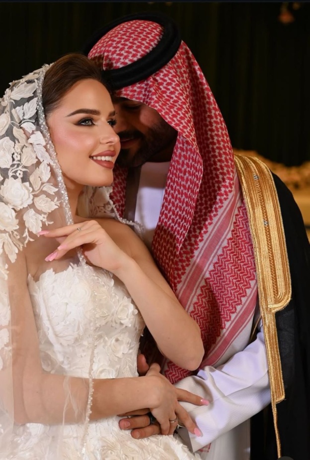 تصوير عروسين من المصورة اسماء الاسودي