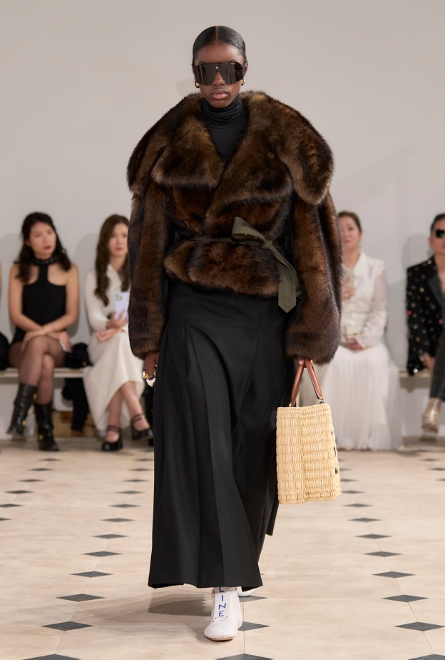 معطف من الفرو أنيق وعصري من Celine