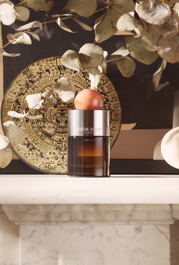 ويستمد عطر Rose Dunes اسمه من وردة الصحراء الشهيرة في الصحارى العربية